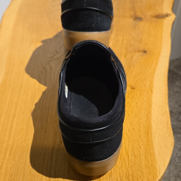 Nike Black and Gray Suede Sneakers - Picture 6 of 7